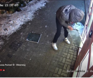 Roztrzaskał kwiatomat i uciekł z bukietem! „To boli bardziej niż strata pieniędzy”