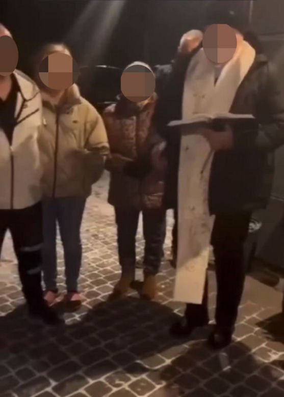 Chrzest Maybacha na Podlasiu. Ksiądz majtał kropidłem jak szalony