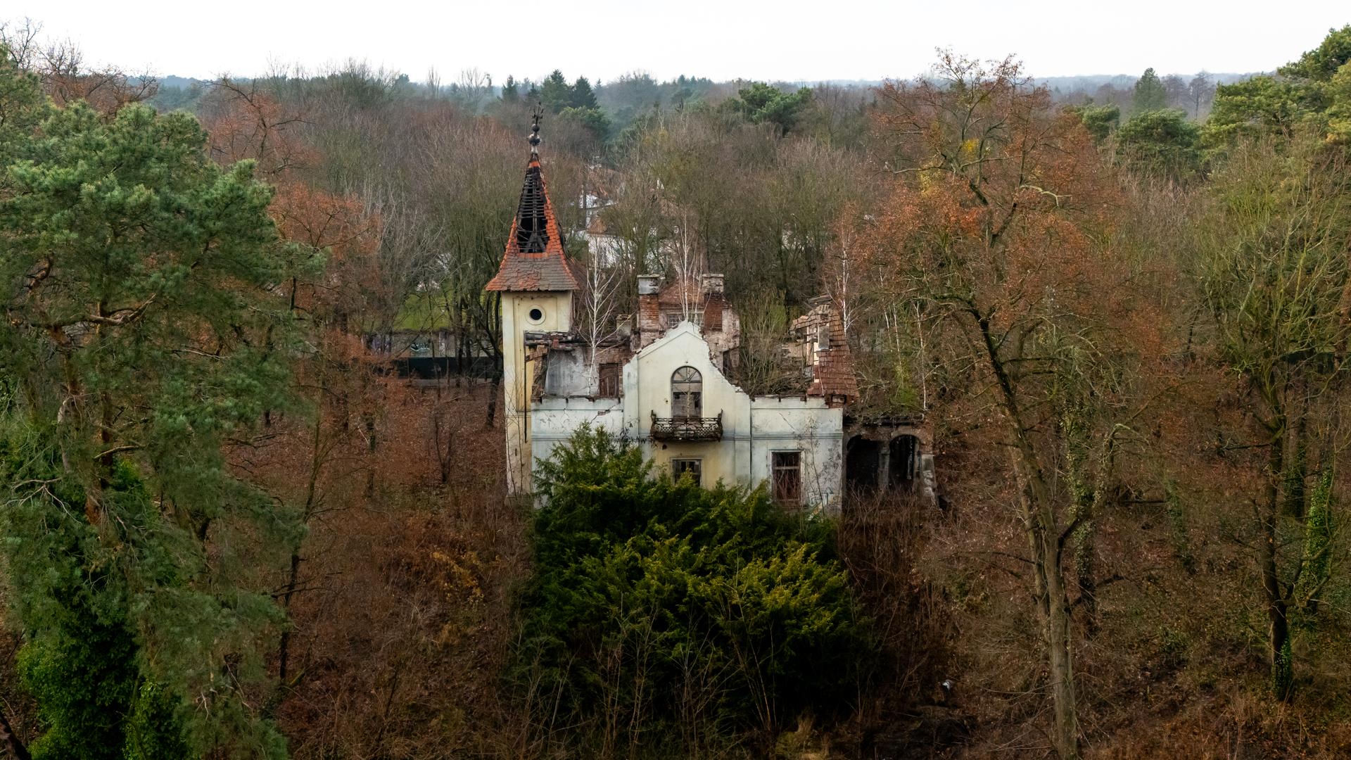 Opuszczona willa w Konstancinie