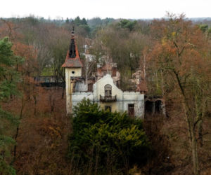 Opuszczona willa w Konstancinie