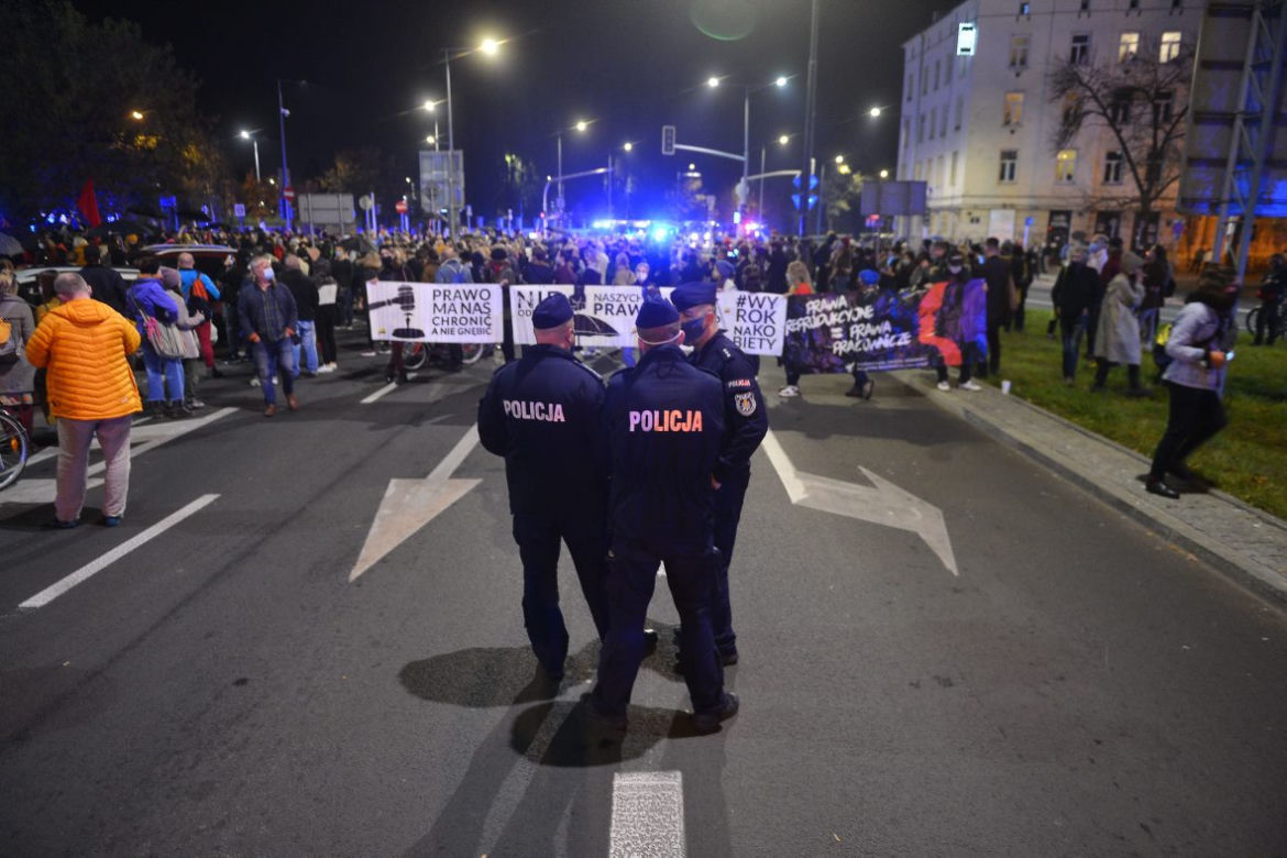 Protest kobiet przeciwko wyrokowi Trybunału Konstysucyjnego w sprawie zakazu aborcji