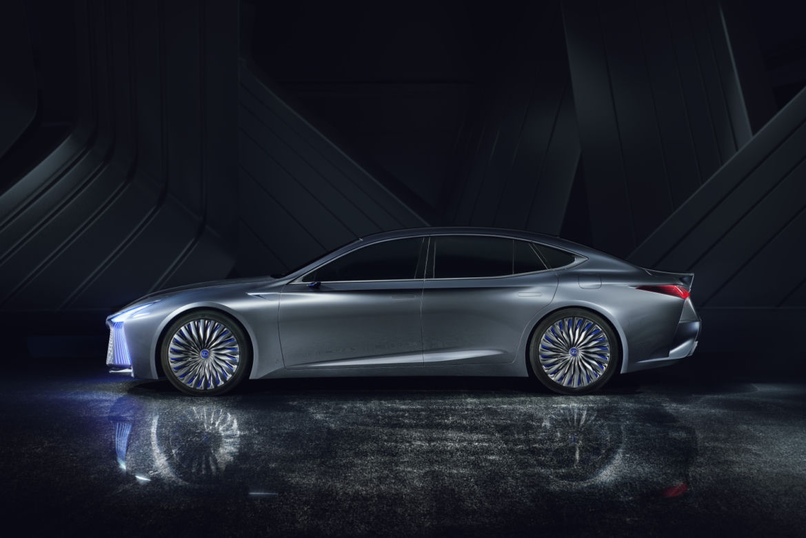 Lexus LS+