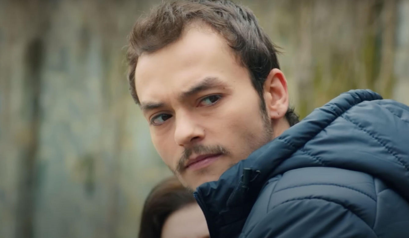 Feraye odkryje, że Melis jest szantażowana przez Ragipa.