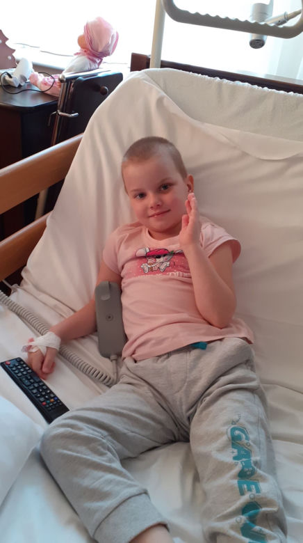 Marysię zmiażdżył krzyż. Siostra budzi ją do życia