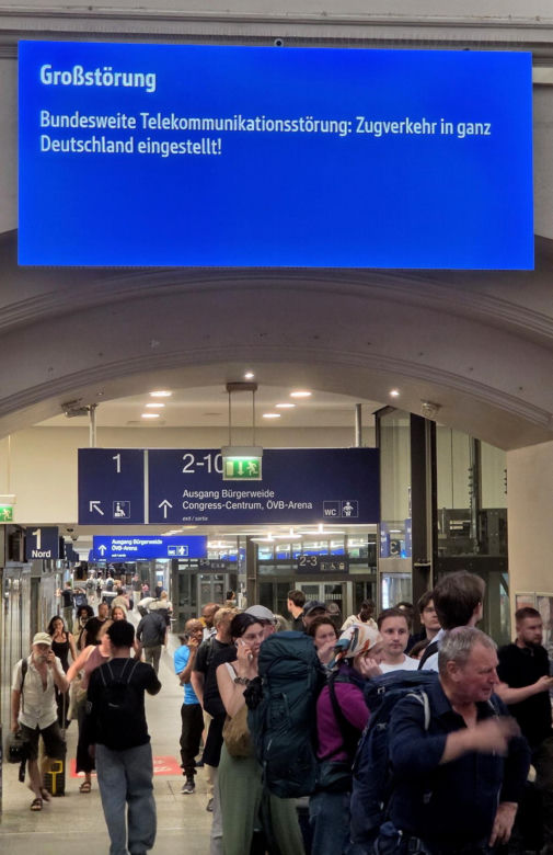 Niemcy/ Prezes Deutsche Bahn: ruch kolejowy stopniowo wraca do normy (opis) Awaria systemu łączności radiowej GSM-R wymusiła zatrzymanie wszystkich pociągów w całym kraju na czas ok. dwóch godzin