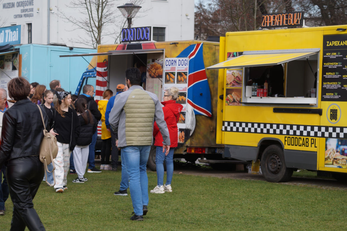 Knajpy na kółkach zaparkowały w Bydgoszczy. Za nami kolejne spotkanie z food truckami [ZDJĘCIA]