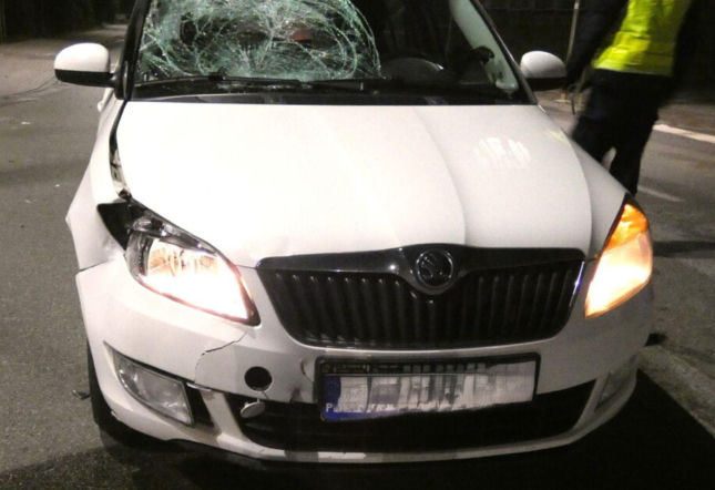 Kompletnie pijany 16-latek wiózł pasażerkę na hulajnodze! Chwilę później oboje trafili do szpitala