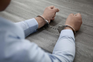 Usiłowanie podwójnego zabójstwa w Wadowicach. 24-latek rzucił się na matkę. Usłyszał zarzuty