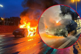 Mercedes płonął jak pochodnia! Czarny dym widać było z daleka