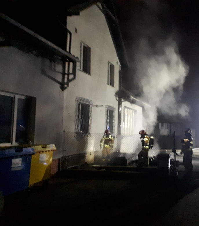 Dwa groźne pożary w miejscowości Wielowieś. Płonął budynek handlowo-usługowy