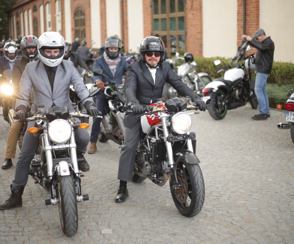 Ulicami Wrocławia przejedzie ponad 70 motocyklistów w garniturach