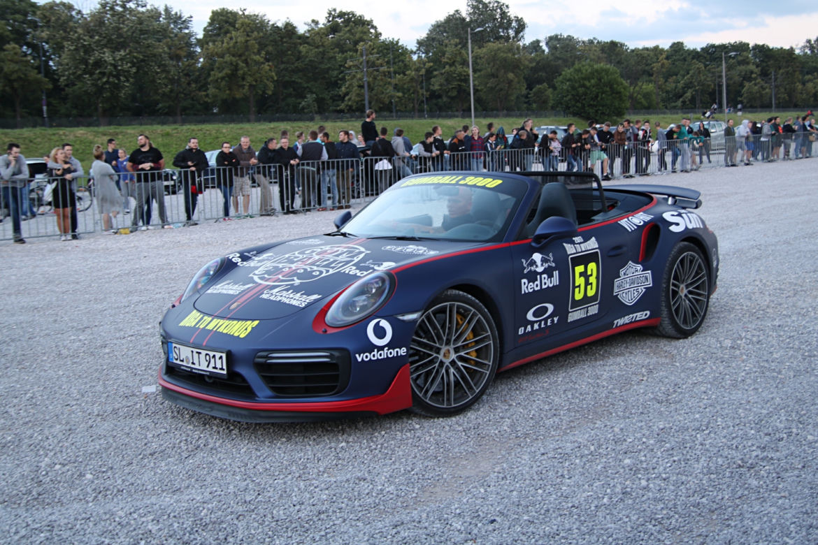 Gumball 3000 2017 w Warszawie pod Stadionem Narodowym
