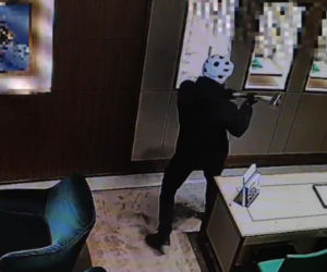 Szokujący napad na jubilera w centrum handlowym w Warszawie