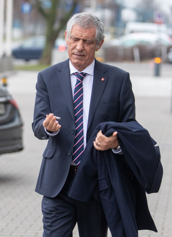 Fernando Santos przyłapany z papierosem w ręku w Warszawie
