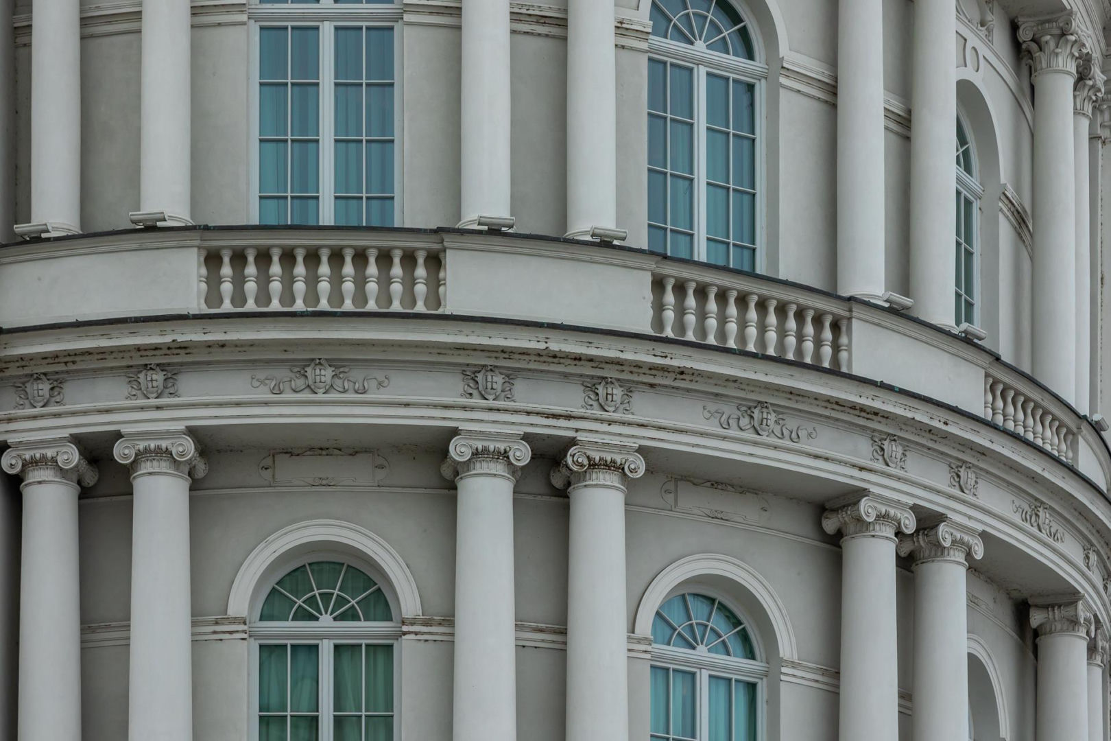 Hotel Europejski działa obecnie pod nazwą Raffles Europejski Warsaw