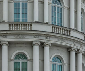 Hotel Europejski działa obecnie pod nazwą Raffles Europejski Warsaw