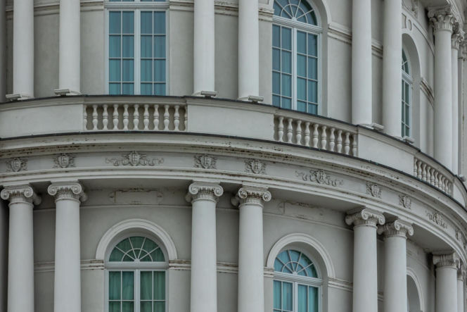 Hotel Europejski działa obecnie pod nazwą Raffles Europejski Warsaw