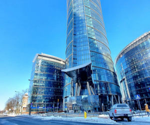 Wieżowiec grozy. Sople spadają z Warsaw Spire