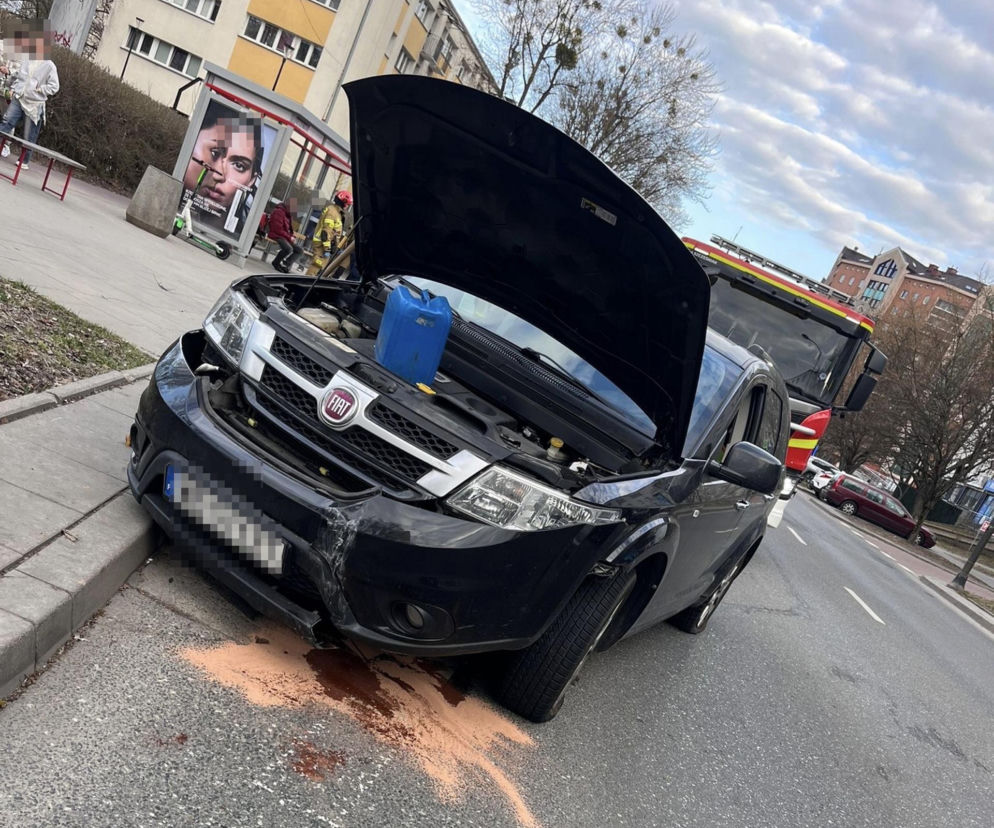 Pijany 49-latek wjechał na wysepkę. Miał 3,4 promila alkoholu. Wciąż nie wytrzeźwiał