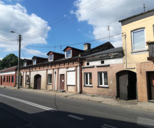To miasto ma jeden z najpiękniejszych pałaców w Łódzkiem. Zachwyca też klasztorem