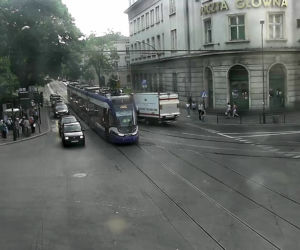 Kraków: Nowy dzień, nowe wykolejenie. Tramwaj wyleciał z szyn w centrum miasta
