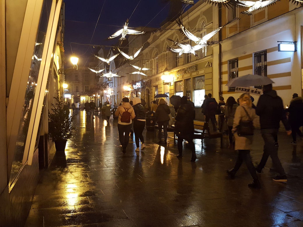 Znicze, wieszaki, transparenty. Protest "Piekło kobiet" w Lesznie