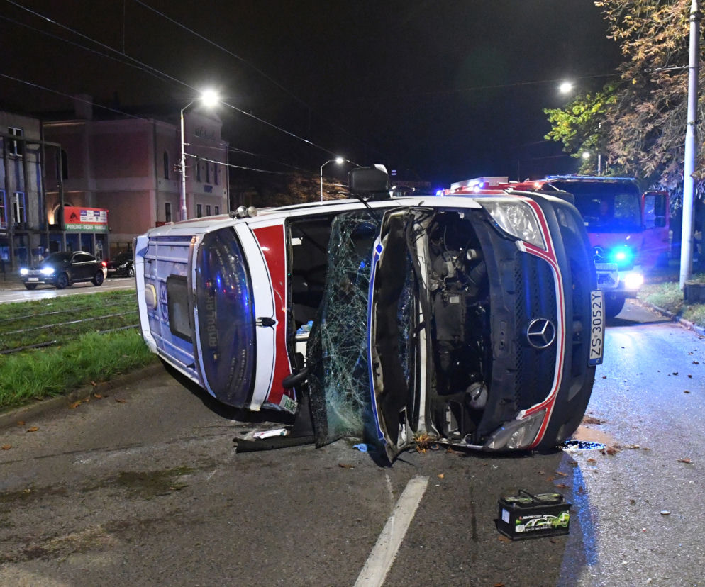 Szczecin: Wypadek karetki pogotowia.