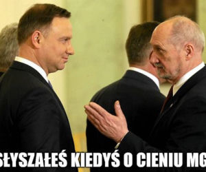 Rapujący Andrzej Duda hitem internetu. Tak prezydent walczy z ostrym cieniem mgły [MEMY]