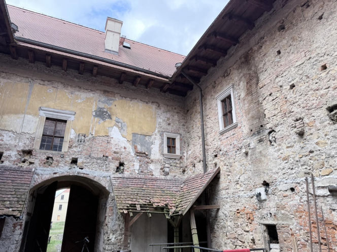 Dwór Czarne w Jeleniej Górze