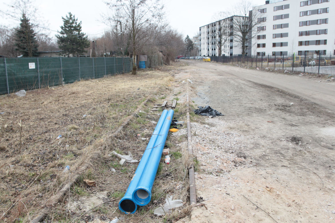 Udrażniają bocznicę kolejową prowadzącą do szpitala przy Szaserów