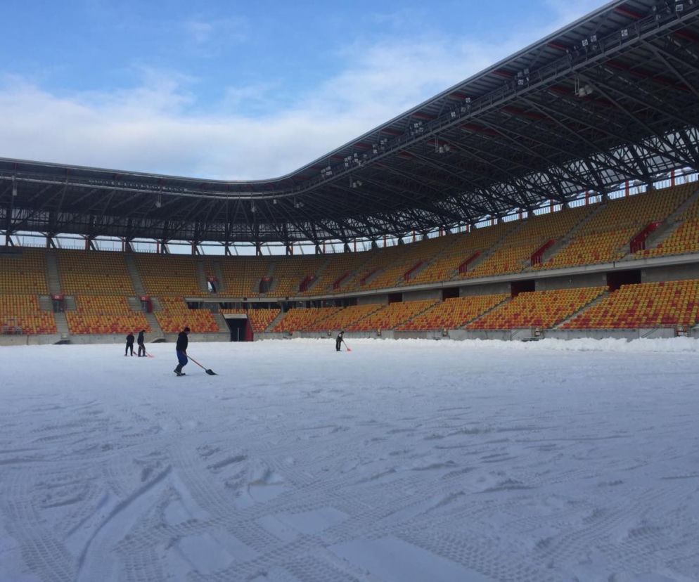 Stadion Miejski w Białymstoku szykuje się do rozgrywek. Dziś uruchomili podgrzewanie murawy