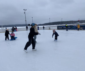 Lodowisko w Centrum Rekreacyjno-Sportowym Ukiel
