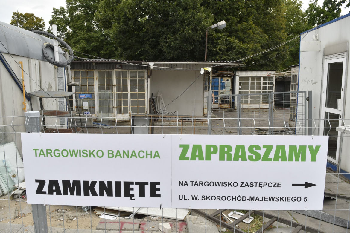 Burzą bazar na Banacha).