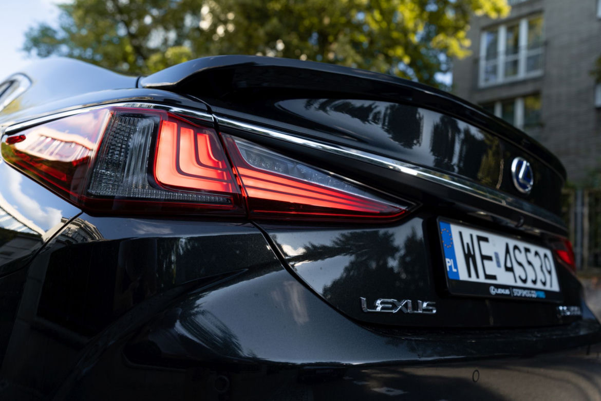 Lexus ES 300h Prestige 218 KM E-CVT 4X2