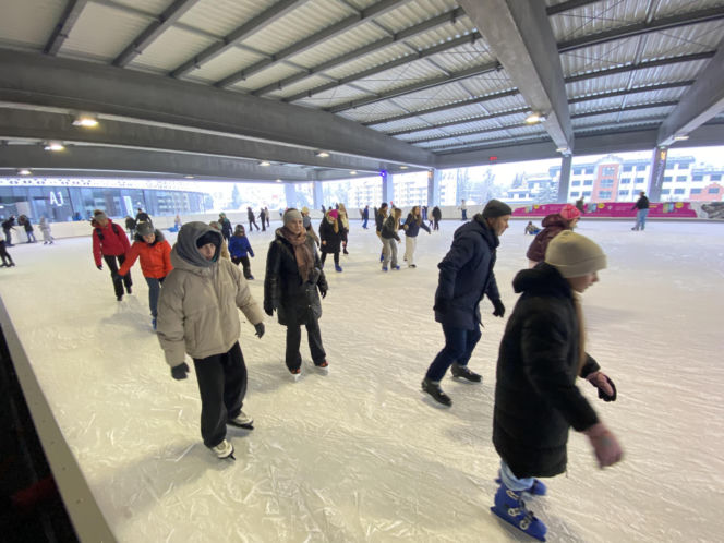 Kryte lodowisko przy Hali Urania