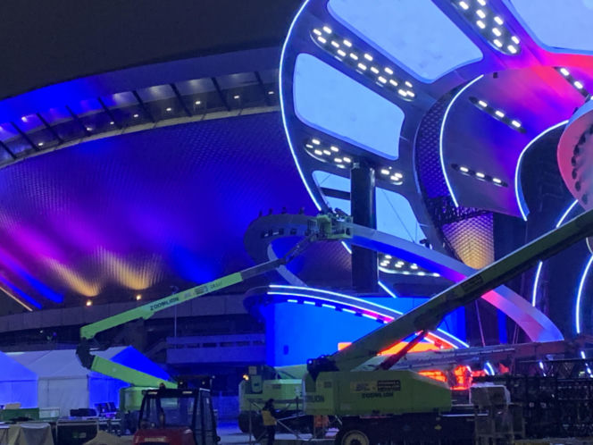 Scena Sylwestra z Dwójką 2025 w Katowicach w czasie próby świateł