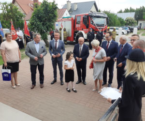 Dąbrówka Stany, gmina Skórzec: nowym wozem strażackim, po nowej drodze, do nowej szkoły