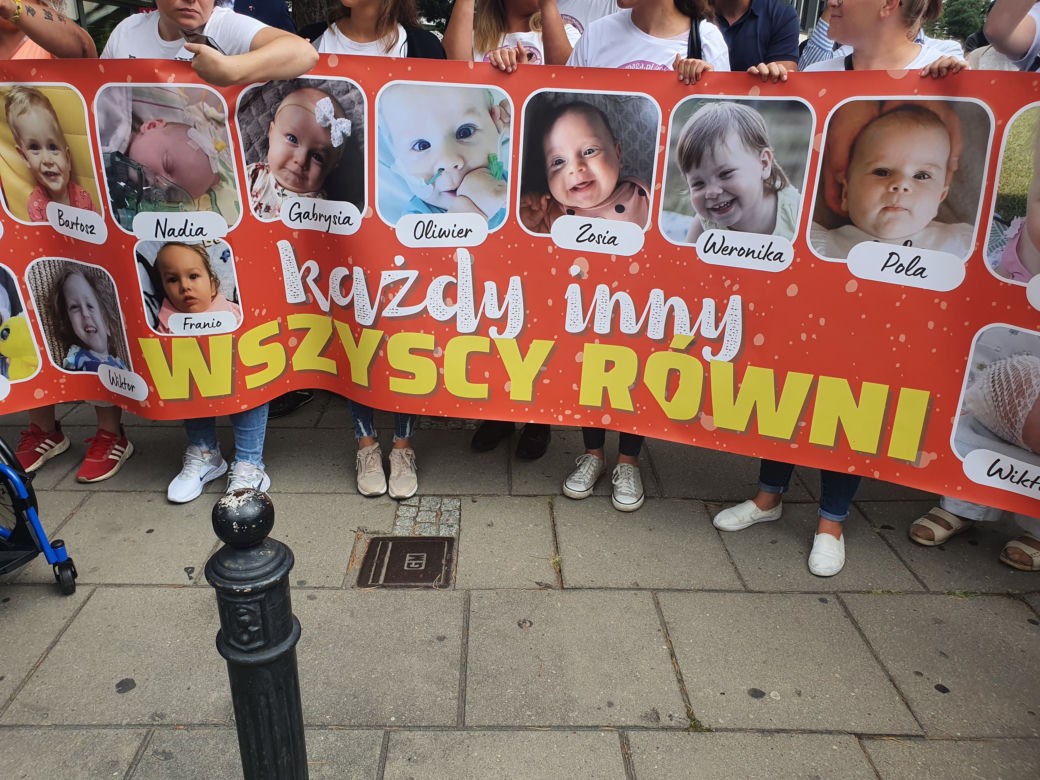 Manifestacja rodziców dzieci cierpiących na SMA