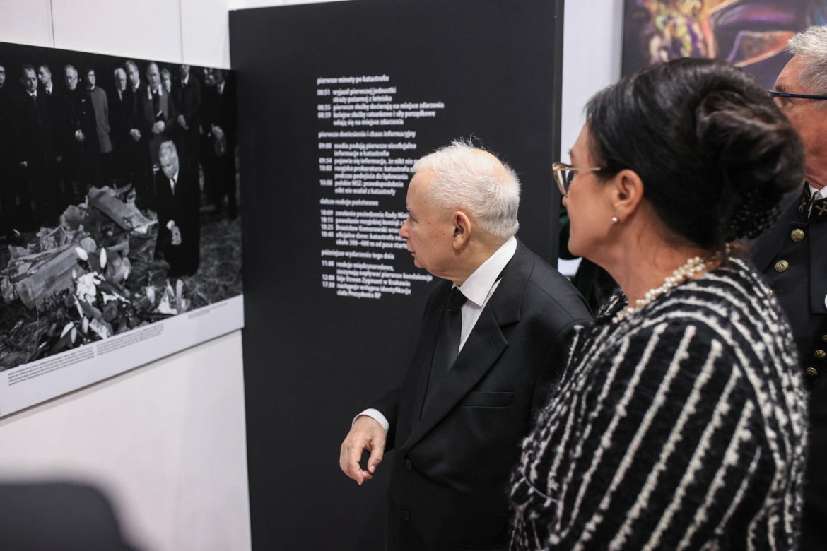 Jarosław Kaczyński na otwarciu wystawy pt. „Katyń 1940 - Smoleńsk 2010. Anatomia kłamstwa” w Muzeum Miejskim w Jastrzębiu-Zdroju