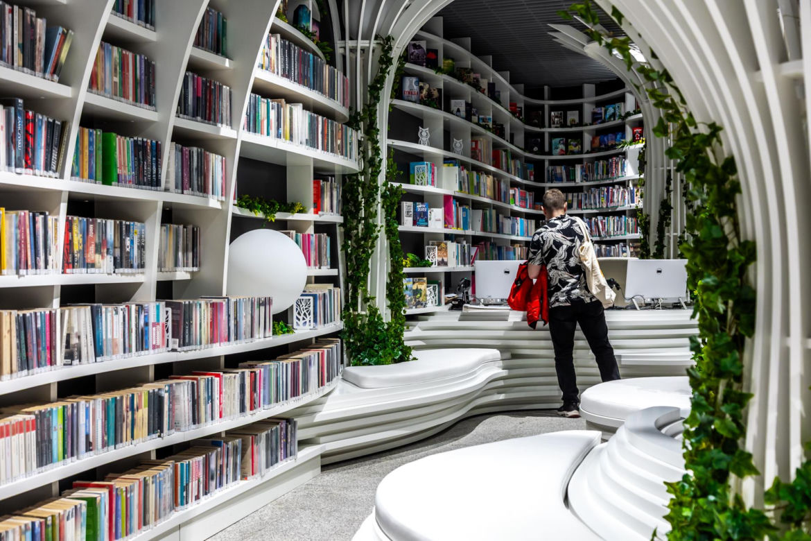 Metroteka – biblioteka na stacji metra M2 Kondratowicza w Warszawie