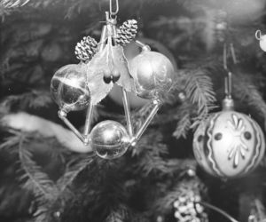 Tak ubierano choinki w PRL-u. Te archiwalne zdjęcia to prawdziwe perełki!