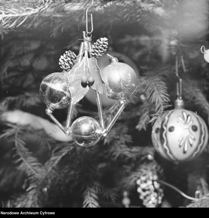 Tak ubierano choinki w PRL-u. Te archiwalne zdjęcia to prawdziwe perełki!