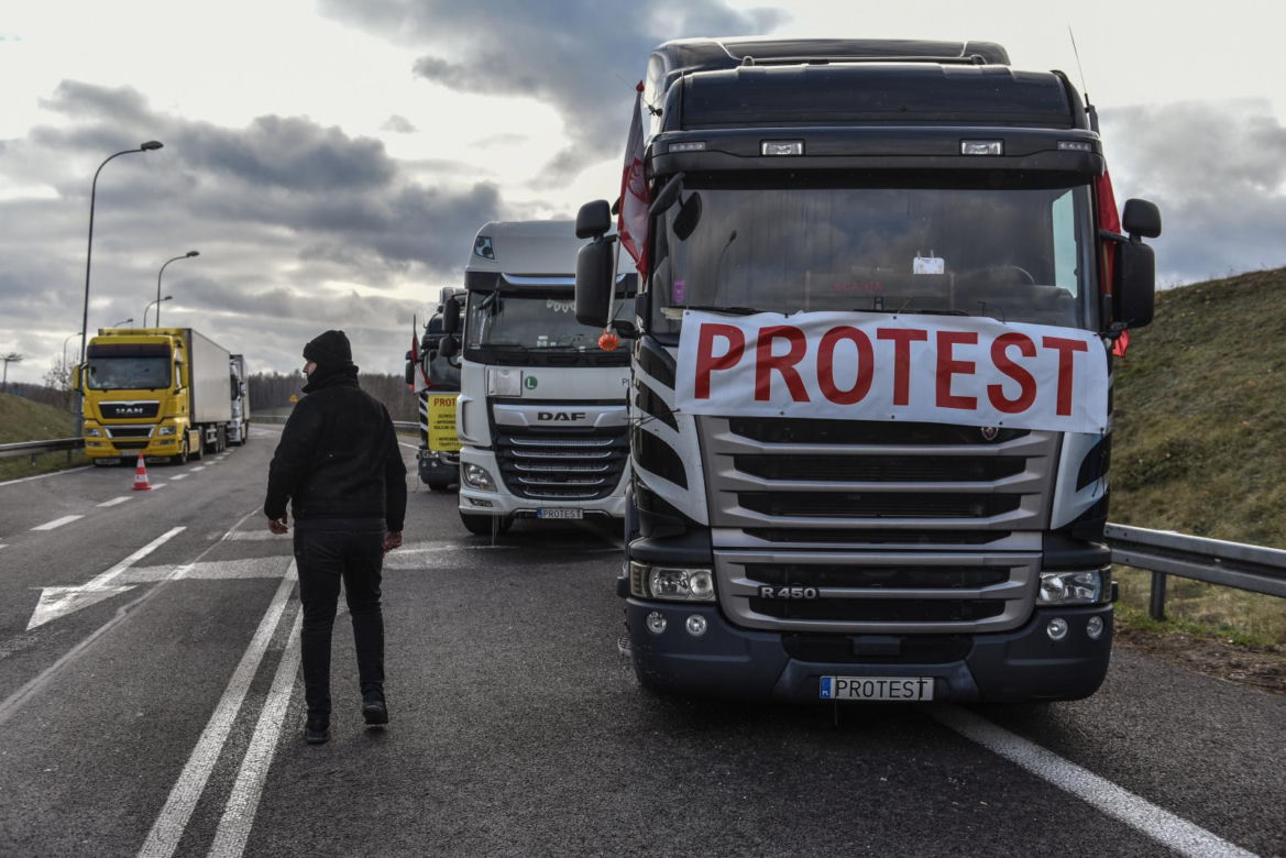 Protest przewoźników na przejściach granicznych trwa. Czas oczekiwania na odprawę to 3 dni