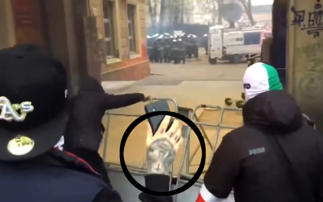 Oni zaatakowali policjantów. Nie popuszczą, aż ich złapią 