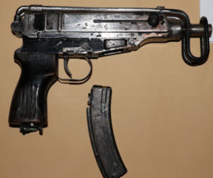 Miał przy sobie pistolet maszynowy i narkotyki. Co robił w Polsce?