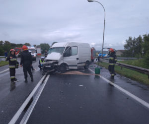 Autobus PKS spadł ze skarpy! 11 osób rannych