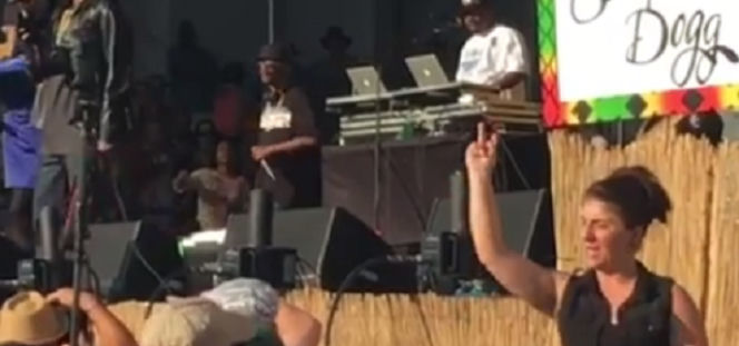 Tłumaczka języka migowego na koncercie Snoop Dogga przyćmiła rapera! 