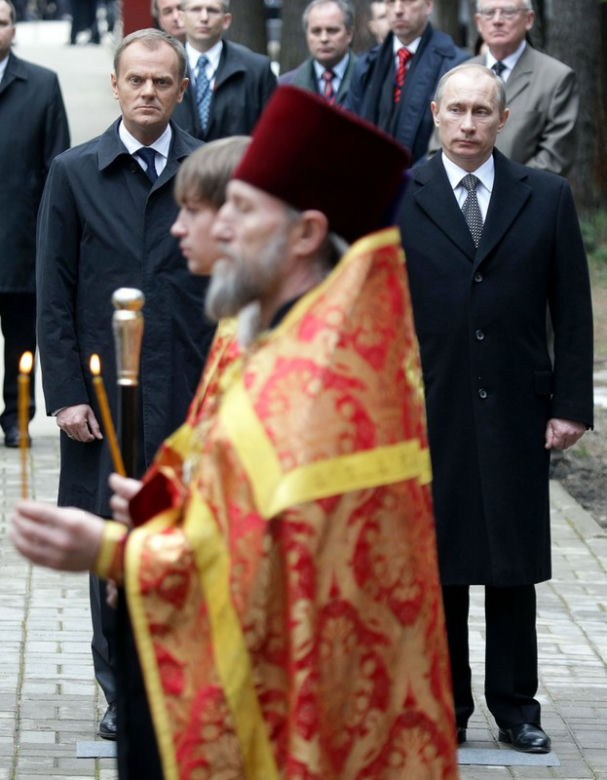 Donald Tusk i Władimir Putin w Katyniu