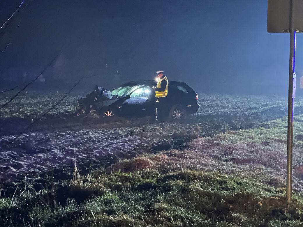 Wracał z pracy do domu, zginął w czołówce. Tragiczny wypadek pod Garwolinem. Motocykl 27-latka stanął w ogniu   
