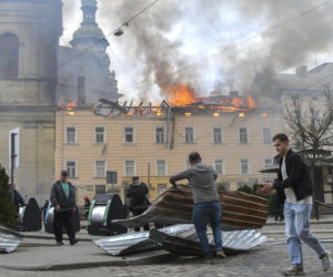 PILNE! Rosjanie zaatakowali pełne cywilów centrum Lwowa! Są nagrania